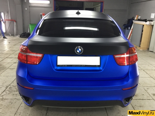 Полная оклейка BMW X6 пленкой синий матовый металлик